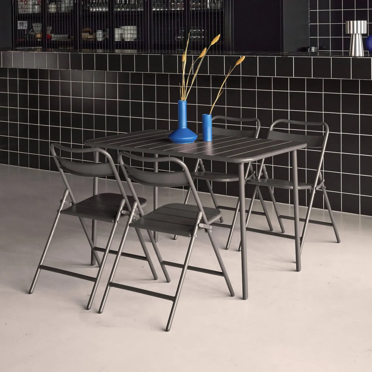 sweeek Set tavolo da giardino bistrot pieghevole in acciaio con 4 sedie, 120cm