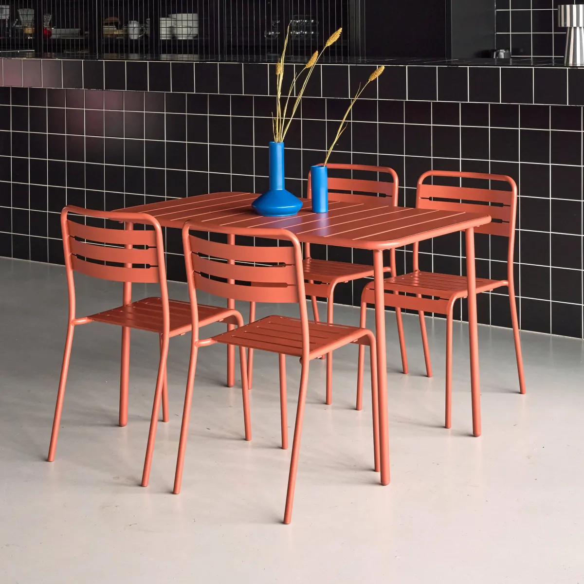 sweeek Set tavolo da giardino bistrot in metallo con 4 sedie, 120cm