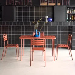sweeek Set tavolo da giardino bistrot in metallo con 4 sedie, 120cm