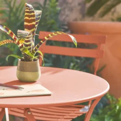 sweeek Set tavolo da giardino bistrot pieghevole in acciaio con 2 sedie, Ø60cm