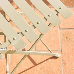 sweeek Set tavolo da giardino bistrot pieghevole in acciaio con 2 sedie, Ø60cm