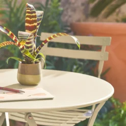 sweeek Set tavolo da giardino bistrot pieghevole in acciaio con 2 sedie, Ø60cm
