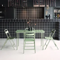 sweeek Set tavolo da giardino bistrot pieghevole in acciaio con 4 sedie, 120cm