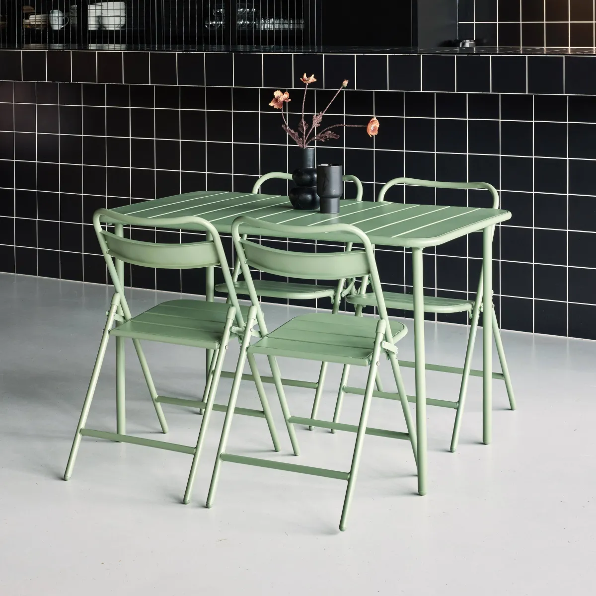 sweeek Set tavolo da giardino bistrot pieghevole in acciaio con 4 sedie, 120cm