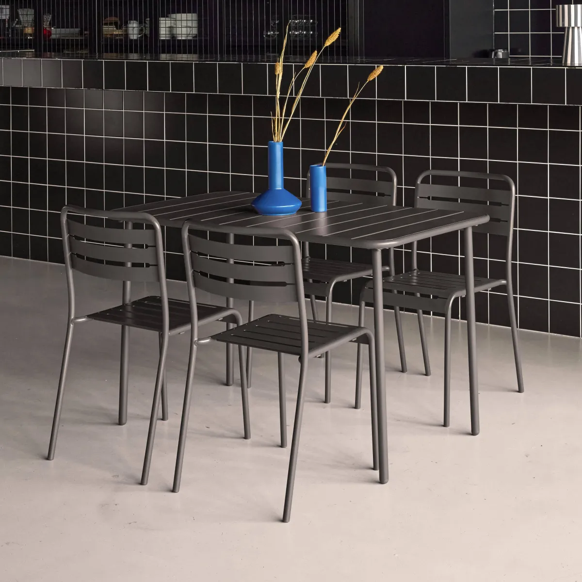 sweeek Set tavolo da giardino bistrot in metallo con 4 sedie, 120cm
