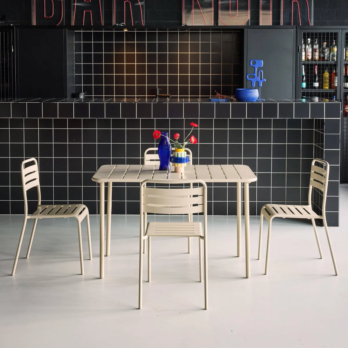 sweeek Set tavolo da giardino bistrot in metallo con 4 sedie, 120cm