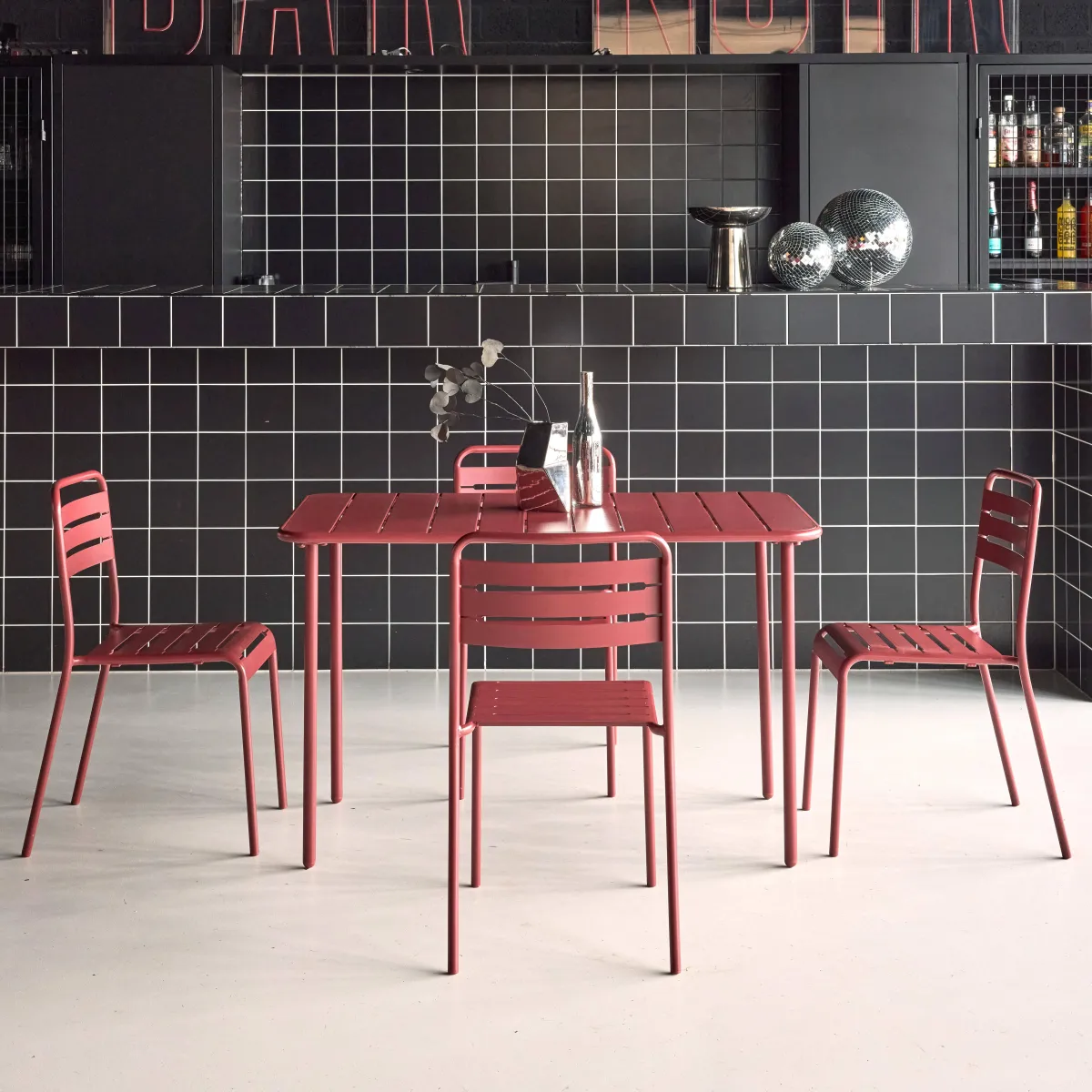 sweeek Set tavolo da giardino bistrot in metallo con 4 sedie, 120cm