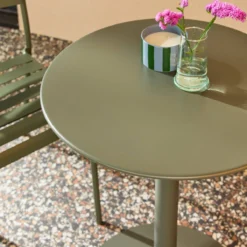 sweeek Set tavolo da giardino bistrot rotondo in acciaio con 2 sedie
