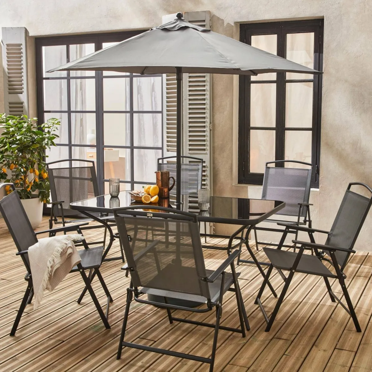 sweeek Set tavolo da giardino in acciaio con 6 poltrone e 1 ombrellone