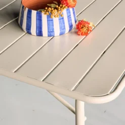 sweeek Set tavolo da giardino in acciaio con 6 sedie, 140cm