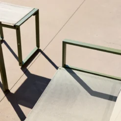 sweeek Set tavolo da giardino incastrabile in acciaio e textilene con 4 sedie
