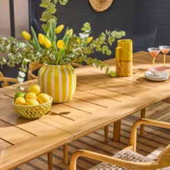 sweeek Set tavolo da giardino in legno di acacia con 8 sedie