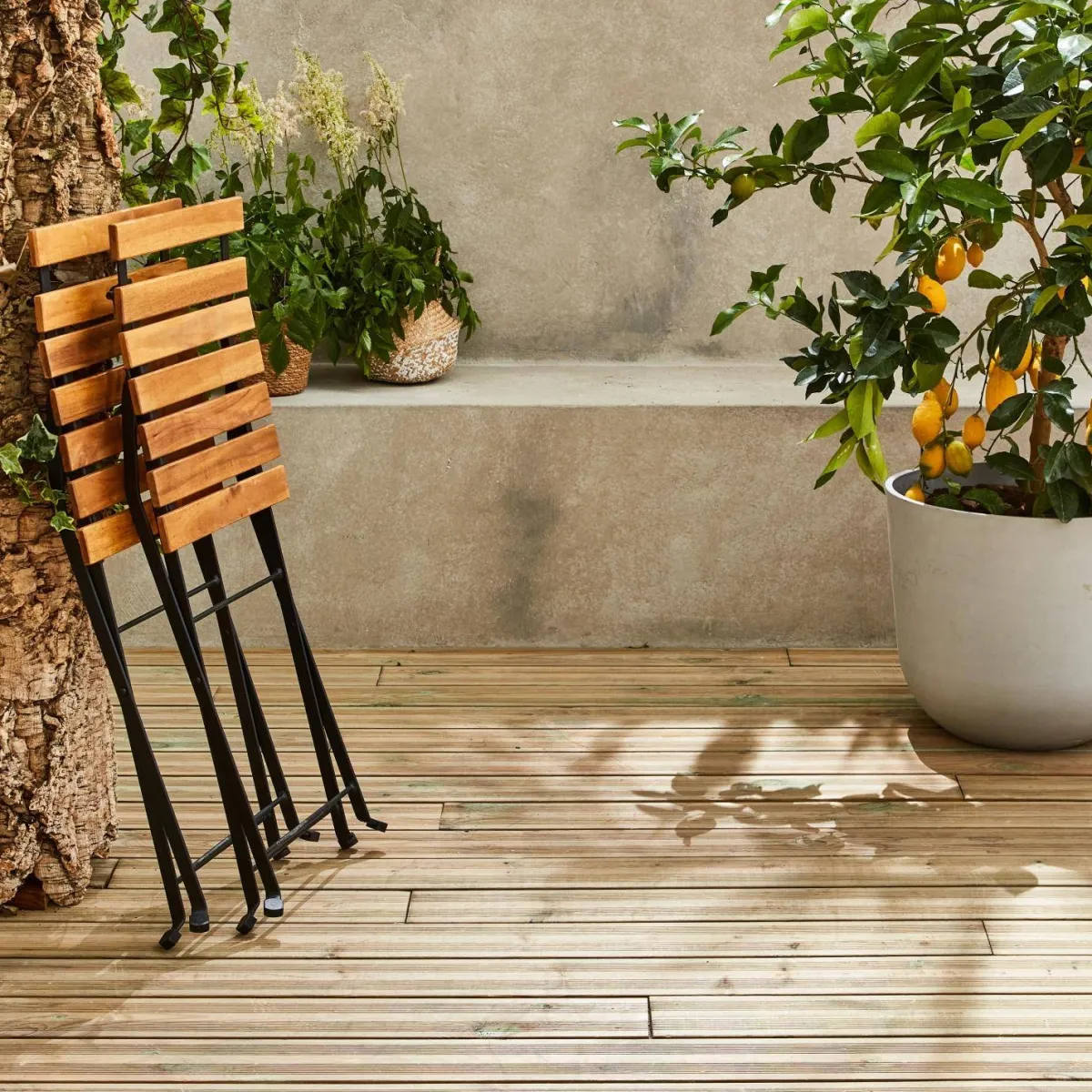 sweeek Set tavolo da giardino in legno e metallo con 2 sedie pieghevoli