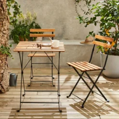 sweeek Set tavolo da giardino in legno e metallo con 2 sedie pieghevoli