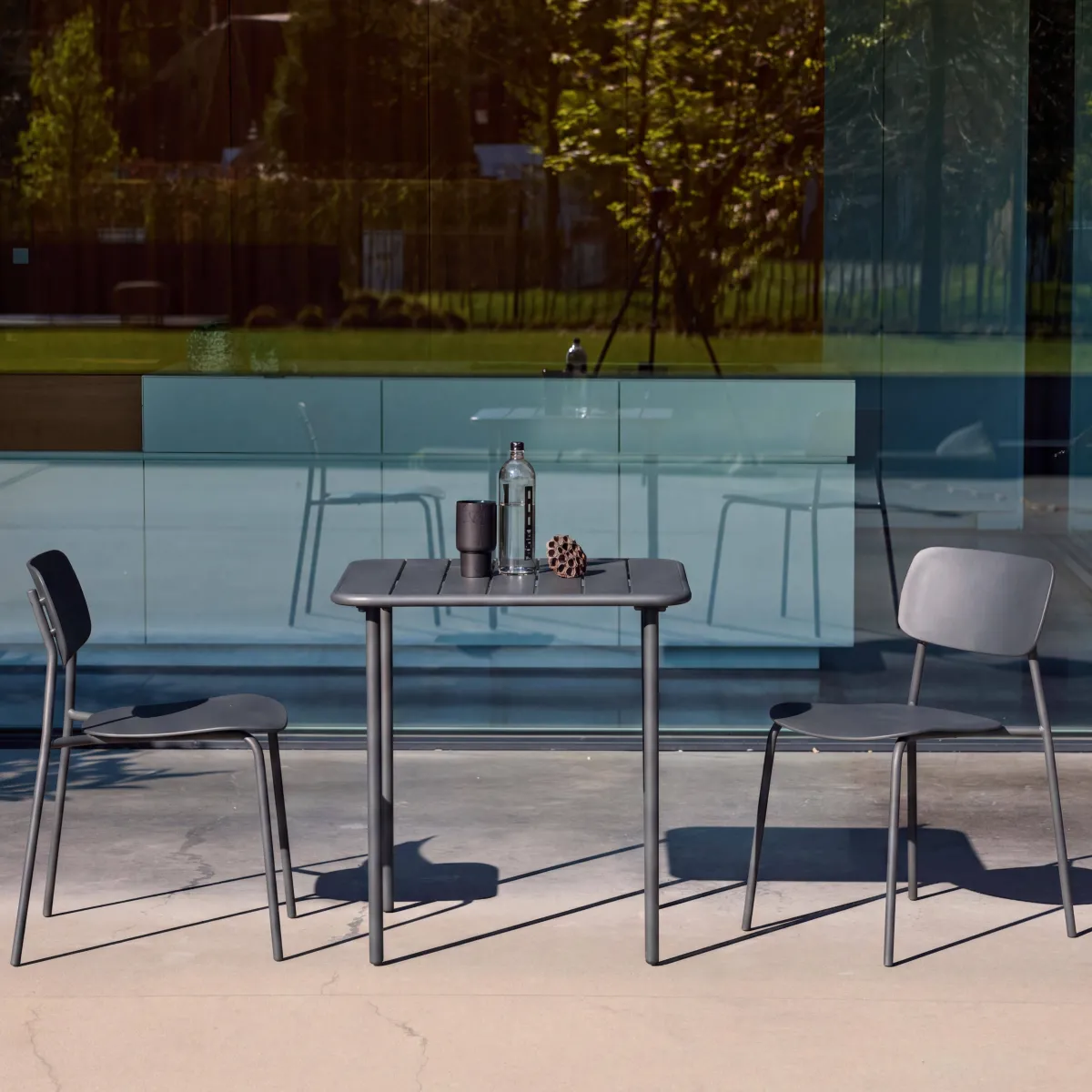 sweeek Set tavolo da giardino in metallo con 2 sedie