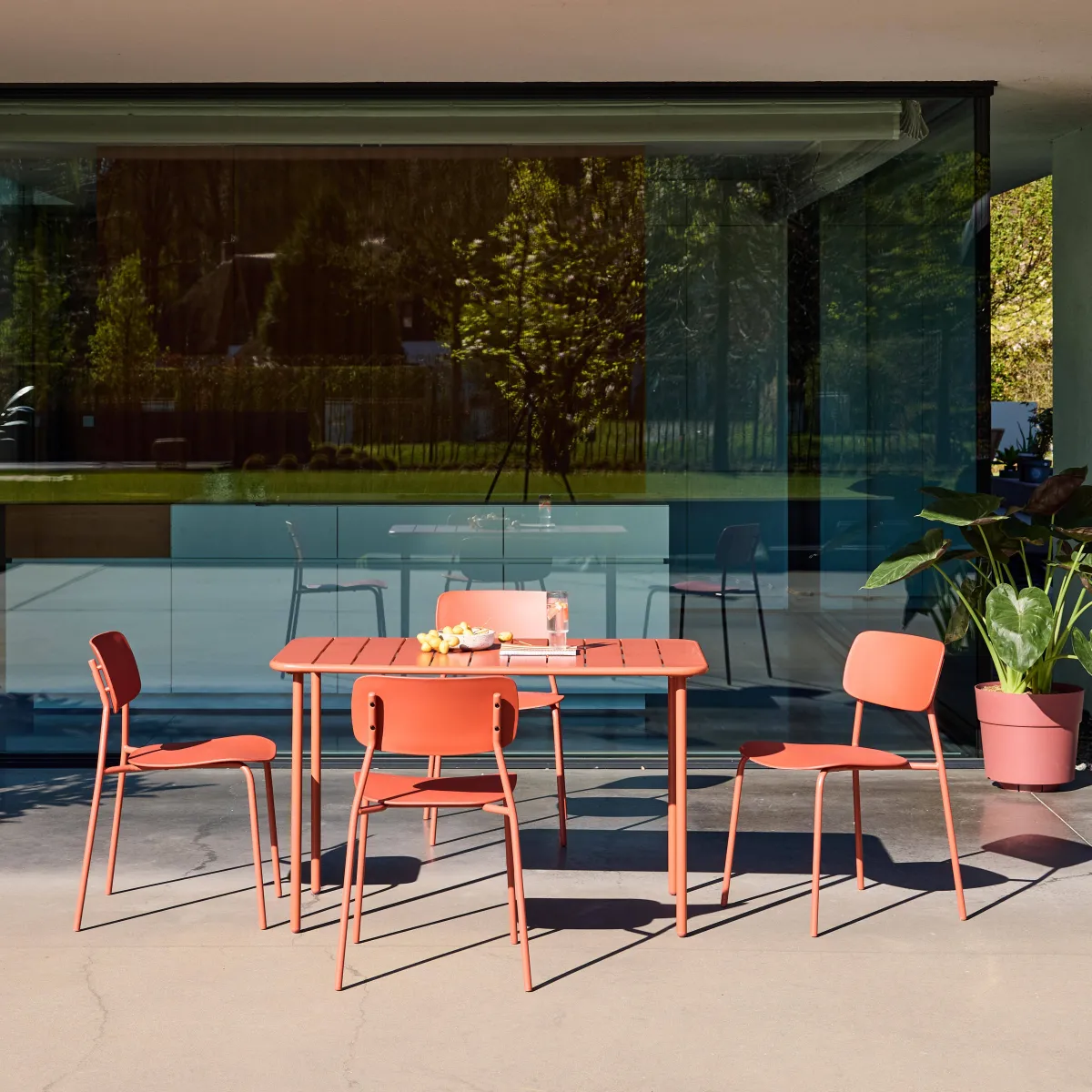 sweeek Set tavolo da giardino in metallo con 4 sedie
