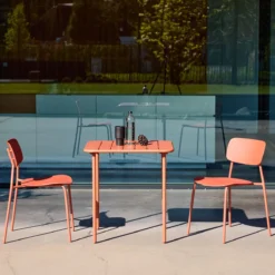 sweeek Set tavolo da giardino in metallo con 2 sedie