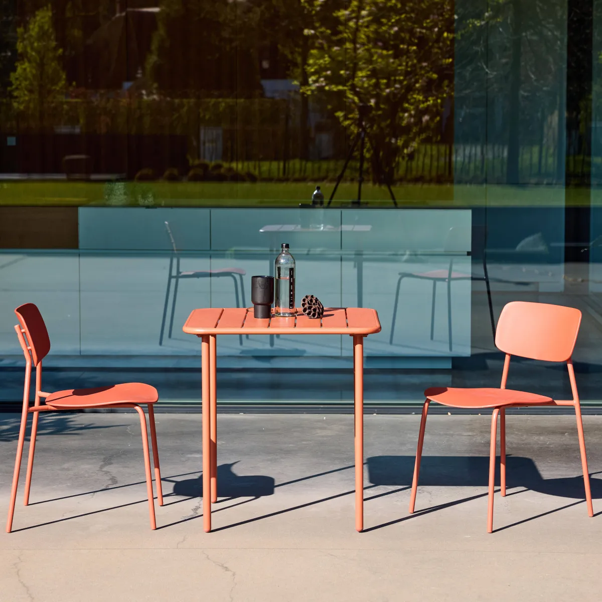 sweeek Set tavolo da giardino in metallo con 2 sedie