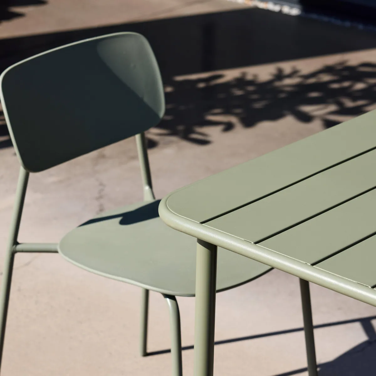 sweeek Set tavolo da giardino in metallo con 2 sedie