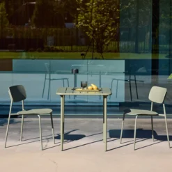 sweeek Set tavolo da giardino in metallo con 2 sedie