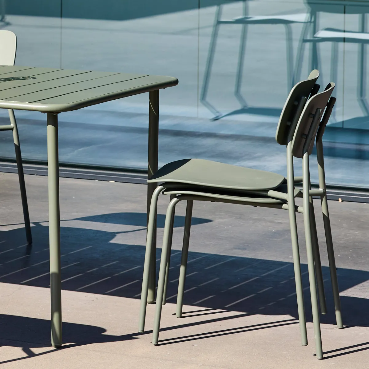 sweeek Set tavolo da giardino in metallo con 4 sedie