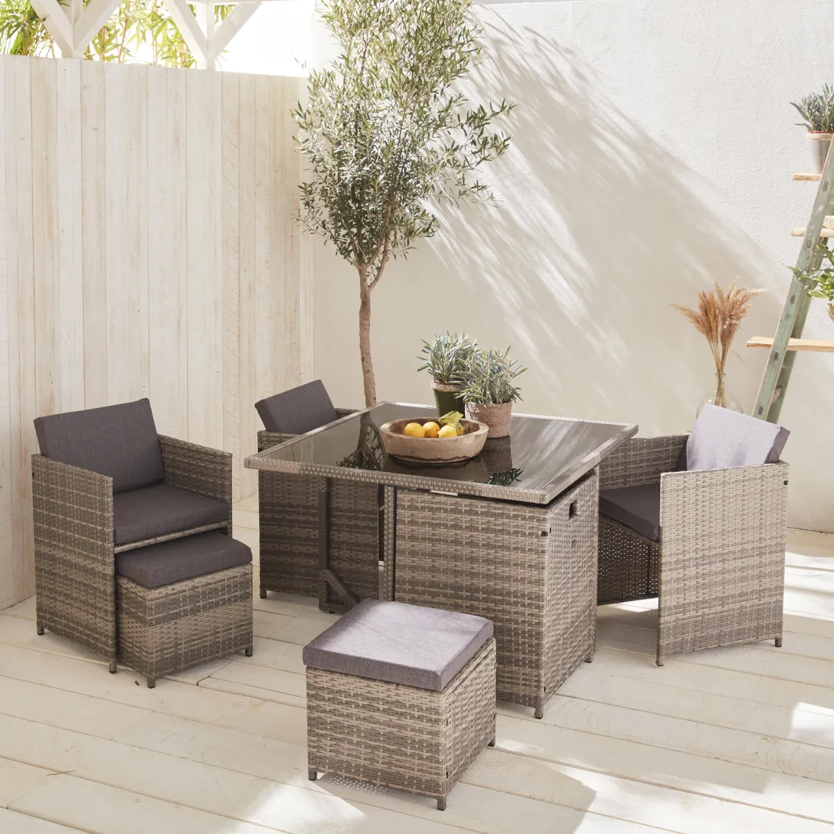 sweeek Set tavolo da giardino in resina con 8 poltrone + copertura di protezione