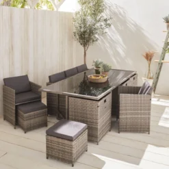 sweeek Set tavolo da giardino in resina con 12 poltrone + copertura di protezione
