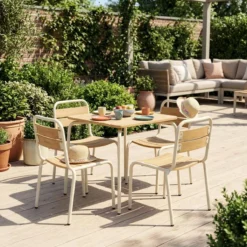 sweeek Set tavolo da giardino per bambini in acciaio e decorazione in legno con 4 sedie