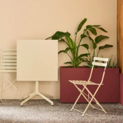 sweeek Set tavolo da giardino pieghevole in metallo con 2 sedie