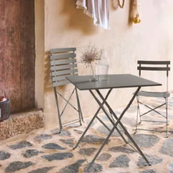 sweeek Set tavolo da giardino pieghevole in acciaio con 2 sedie, 70cm