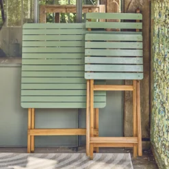 sweeek Set tavolo da giardino pieghevole in legno di acacia con 2 sedie