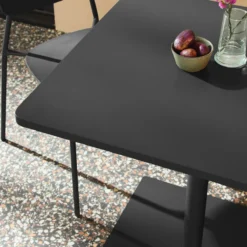sweeek Set tavolo da giardino quadrato in acciaio con 2 sedie