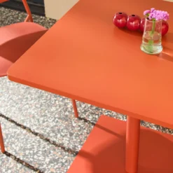 sweeek Set tavolo da giardino quadrato in acciaio con 2 sedie