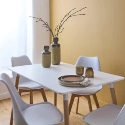 sweeek Set tavolo e 4 sedie da pranzo scandinavo con gambe in legno, 120x80cm