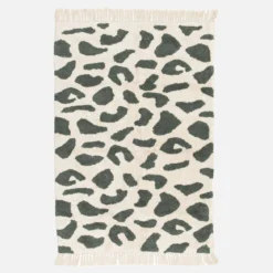 Tappeto interno cotone motivo maculato verde scuro con frange