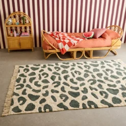 Tappeto interno cotone motivo maculato verde scuro con frange