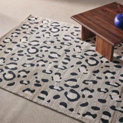 sweeek Tappeto interno motivo leopardo beige