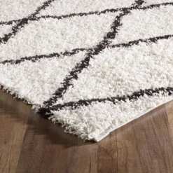 sweeek Tappeto interno shaggy, stile berbero, bianco e nero