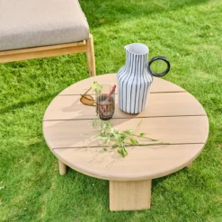 sweeek Tavolino da giardino rotondo in legno di acacia, 70cm