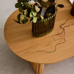 sweeek Tavolino ovale in legno di hevea placcato rovere