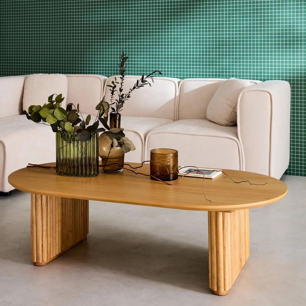 sweeek Tavolino ovale in legno di hevea placcato rovere