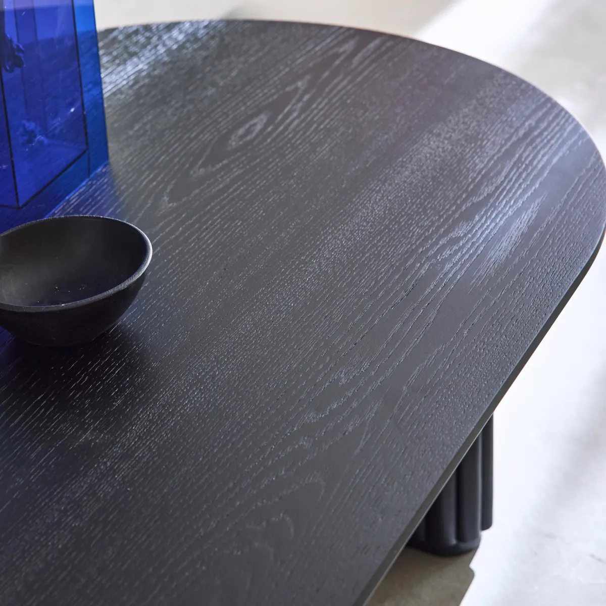 sweeek Tavolino ovale in legno di hevea placcato rovere