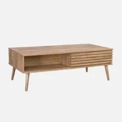 Tavolino scandinavo con ante scorrevoli, decoro in legno scanalato