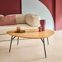 sweeek Tavolino triangolare con gambe in metallo nero e effetto rovere