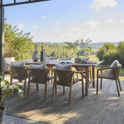 sweeek Tavolo da giardino in legno di eucalipto, 8 posti