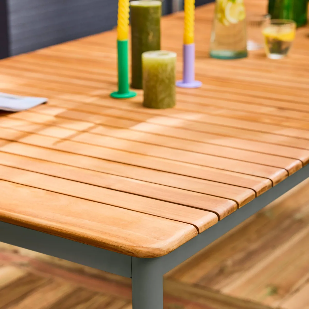 sweeek Tavolo da giardino in legno, piano in teak, struttura in acciaio, 10 posti