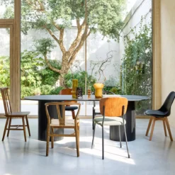 sweeek Tavolo da pranzo ovale in legno di hevea e impiallacciatura di rovere 8 posti