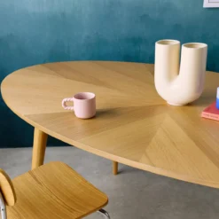 sweeek Tavolo da pranzo ovale in legno di hevea e impiallacciatura di quercia 6 posti