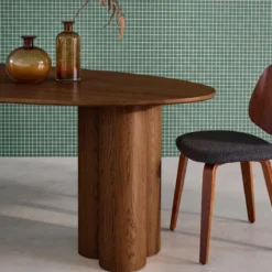 sweeek Tavolo da pranzo ovale in legno di hevea e impiallacciato rovere 8 posti