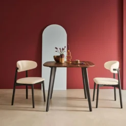 sweeek Tavolo da pranzo quadrato effetto legno con gambe in metallo nero 4 posti
